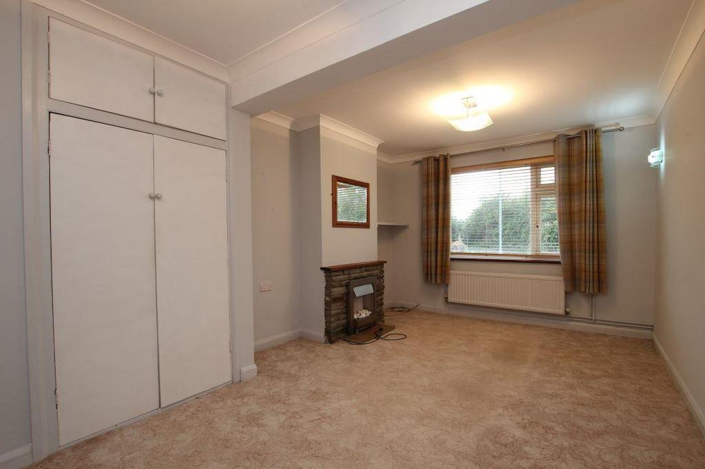 Livingroom2.JPG