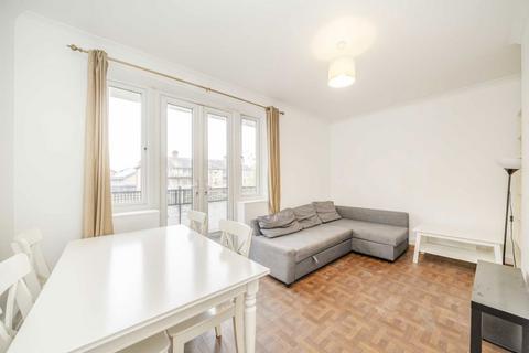 4 bedroom flat to rent, Jebb Avenue, London SW2