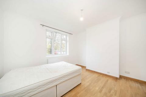 4 bedroom flat to rent, Jebb Avenue, London SW2