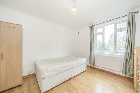 4 bedroom flat to rent, Jebb Avenue, London SW2