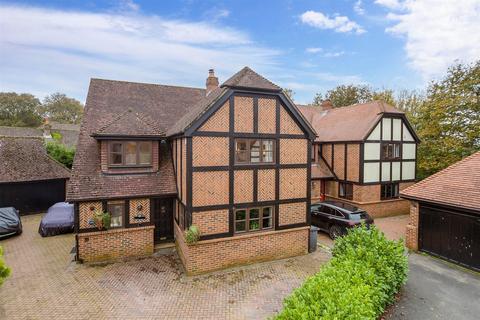 4 bedroom detached house for sale, Court Meadow Close, Rotherfield, Crowborough, East Sussex