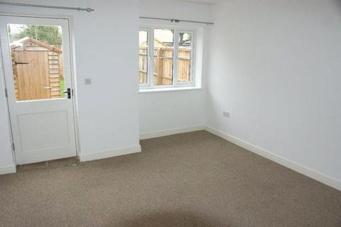 3 bedroom townhouse to rent, Amberley Mews, Andover, SP10