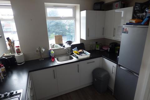 2 bedroom flat to rent, Wilbraham Road, Manchester M21