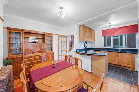 126 Central Avenue, Hounslow, TW3 2RJ
