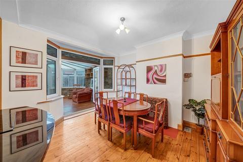 126 Central Avenue, Hounslow, TW3 2RJ