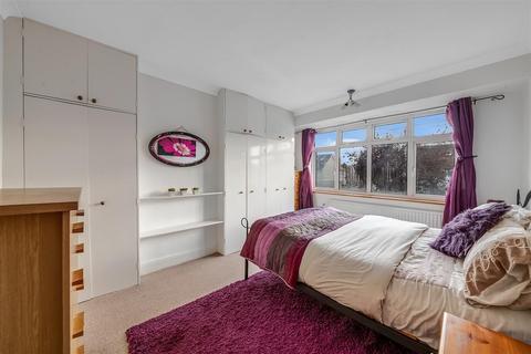 126 Central Avenue, Hounslow, TW3 2RJ