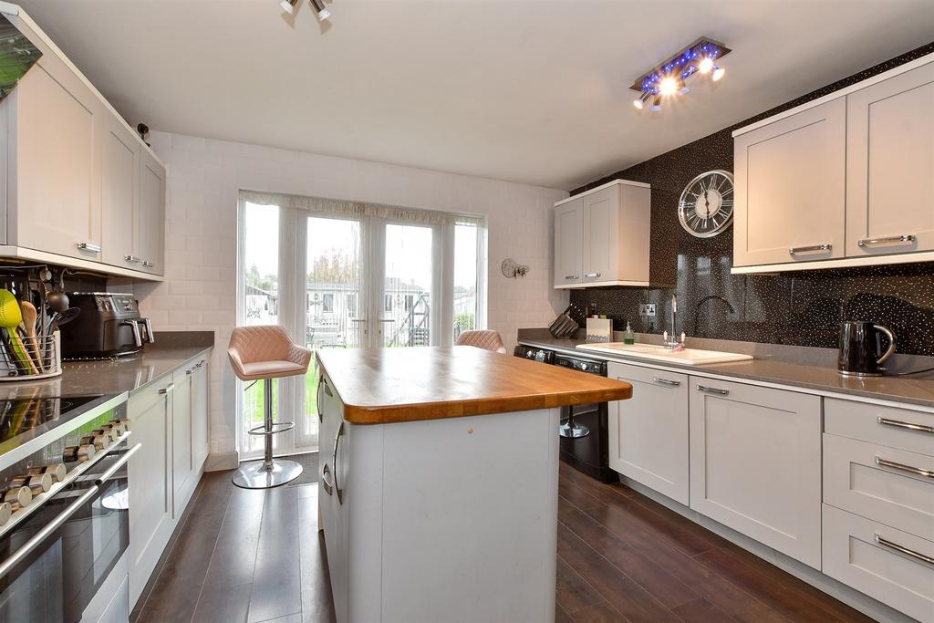 Kitchen/ Breakfast Room