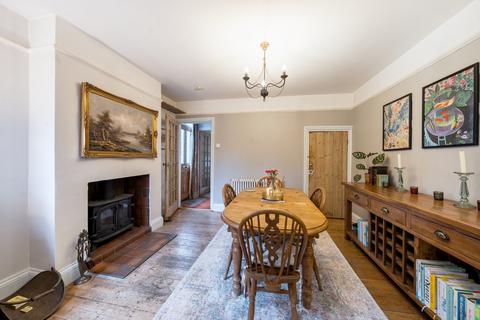 11 Mount Pleasant, Farnham, GU9 7AA