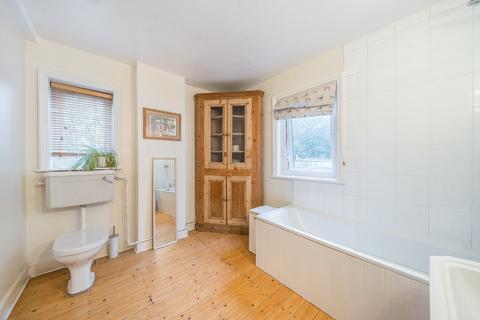 11 Mount Pleasant, Farnham, GU9 7AA