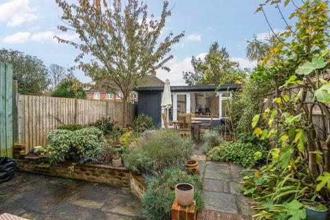 11 Mount Pleasant, Farnham, GU9 7AA