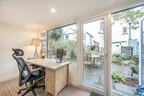 11 Mount Pleasant, Farnham, GU9 7AA