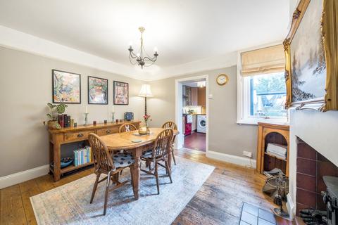 11 Mount Pleasant, Farnham, GU9 7AA