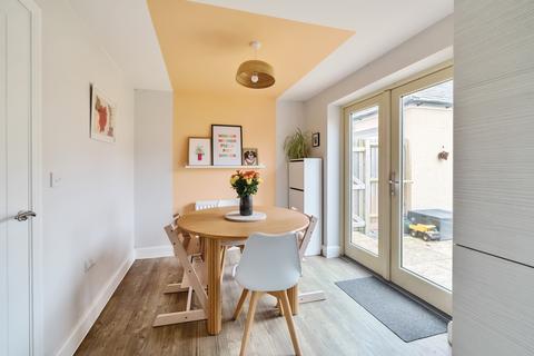 24 De Borg Close, Tetbury, GL8 8TW