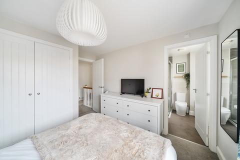24 De Borg Close, Tetbury, GL8 8TW