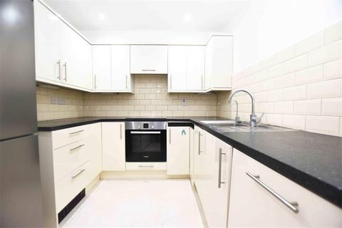 2 bedroom apartment to rent, Draper Close, Isleworth