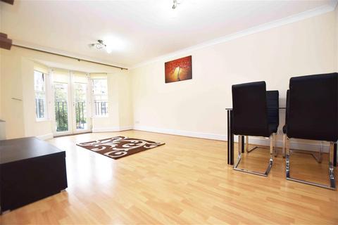 2 bedroom apartment to rent, Draper Close, Isleworth