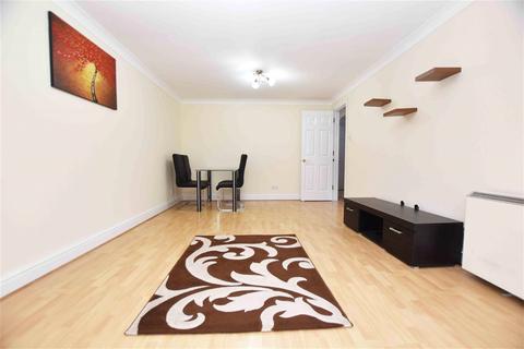 2 bedroom apartment to rent, Draper Close, Isleworth