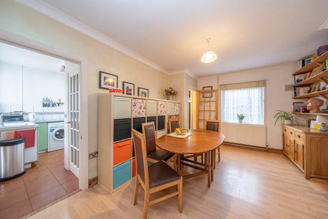 7 Ceely Road, Aylesbury, HP21 8JA