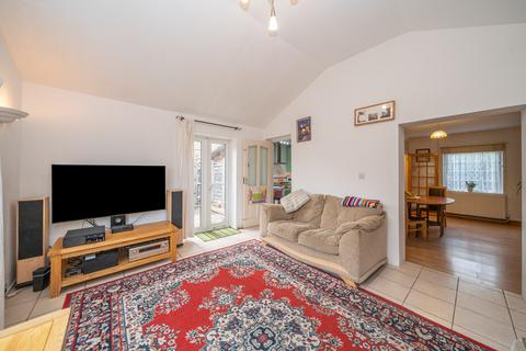 7 Ceely Road, Aylesbury, HP21 8JA