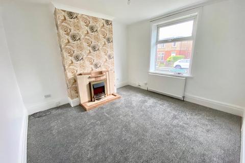 3 bedroom end of terrace house to rent, Larch Road, Huddersfield