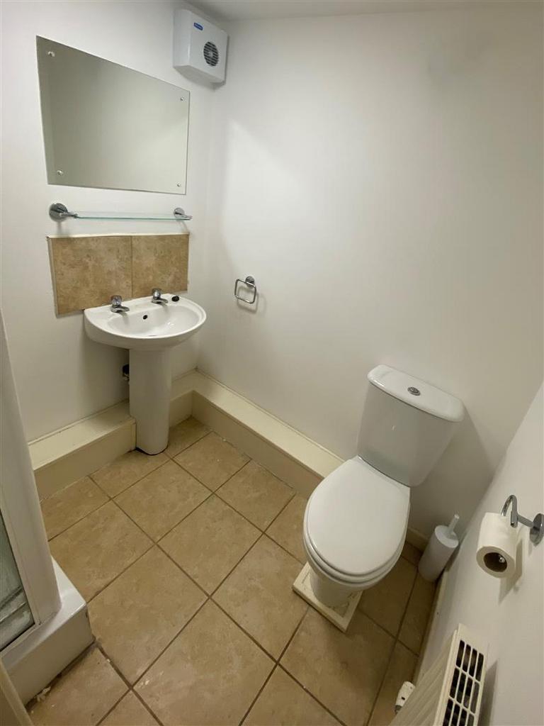 Bathroom 2.jpg