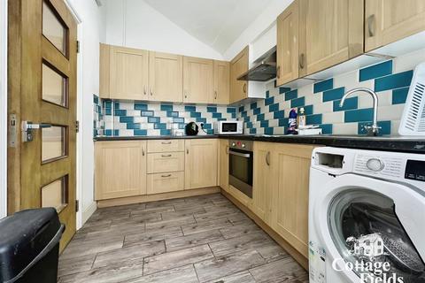 4 bedroom flat to rent, West Green Road, Tottenham, London