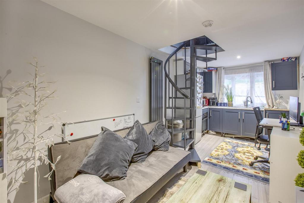93 Beech Road, HP11 1 SW-11.jpg