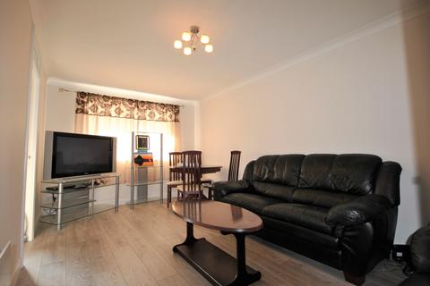 2 bedroom flat to rent, Westhorne Avenue Lee SE12