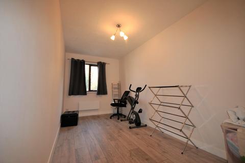 2 bedroom flat to rent, Westhorne Avenue Lee SE12