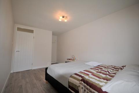 2 bedroom flat to rent, Westhorne Avenue Lee SE12