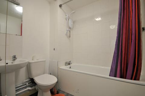 2 bedroom flat to rent, Westhorne Avenue Lee SE12