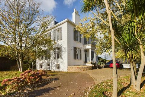 A Wonderful Georgian Family Home In Grouville