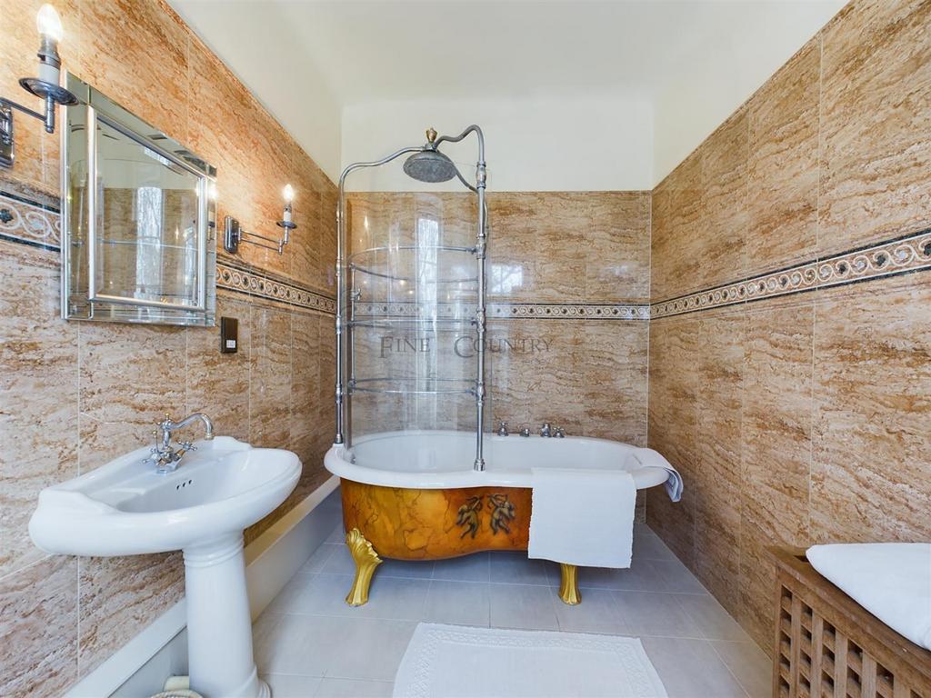 CAM04099 G0-PR0036-STILL015.jpg