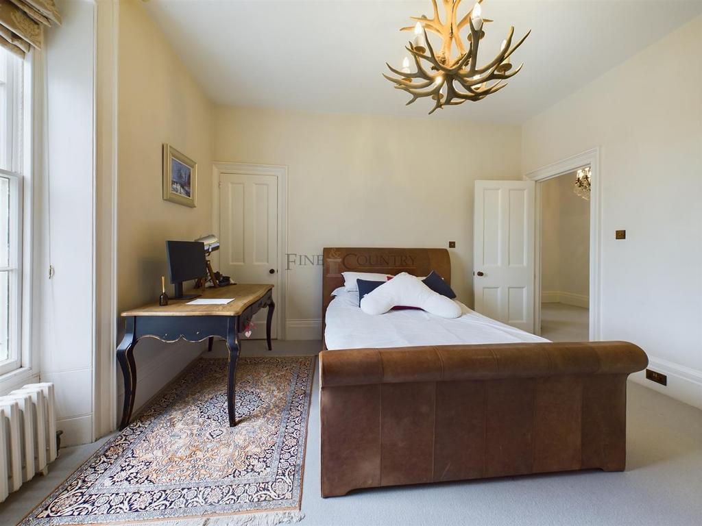 CAM04099 G0-PR0036-STILL016.jpg