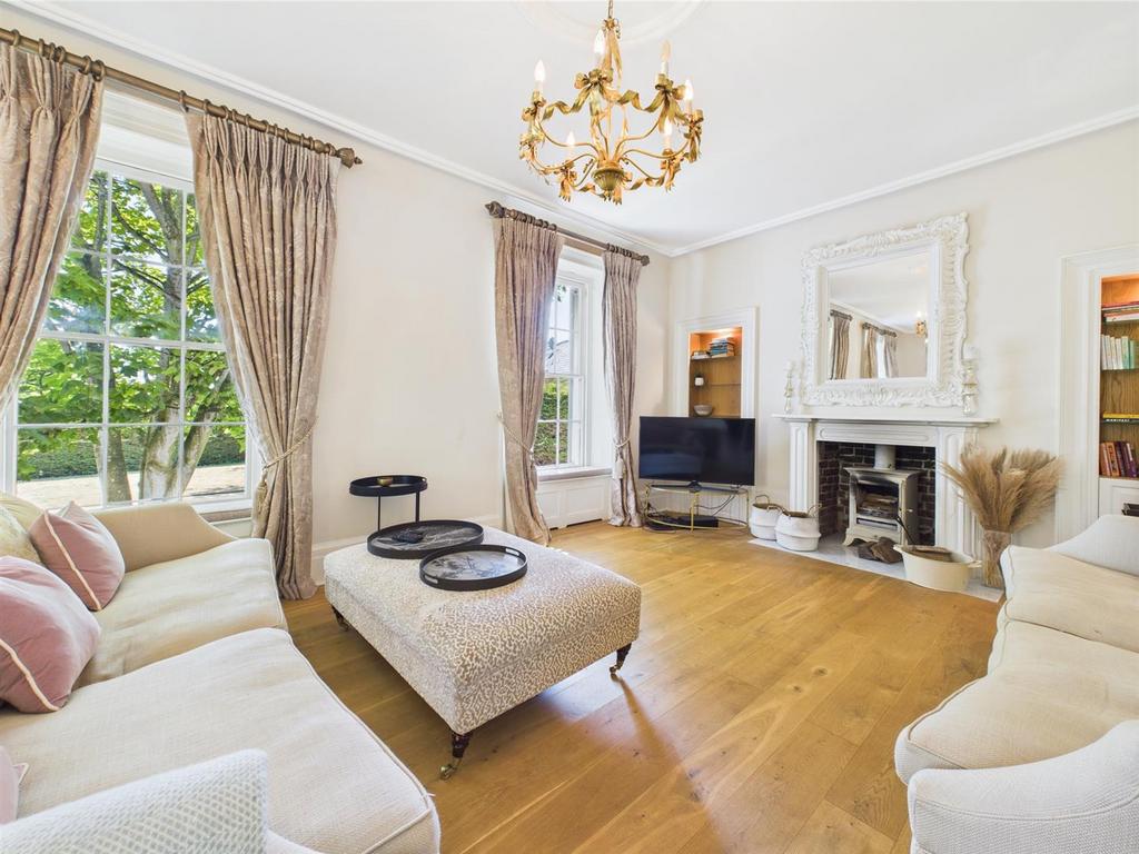 CAM04099 G0-PR0104-STILL015.jpg