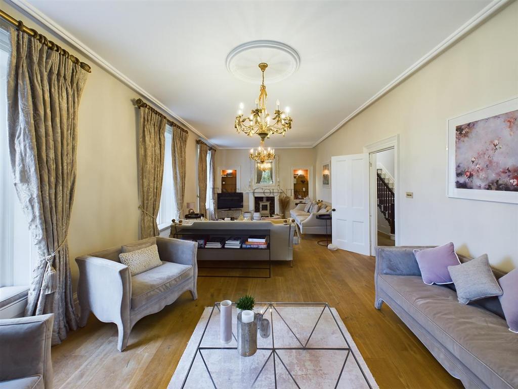 CAM04099 G0-PR0036-STILL002.jpg