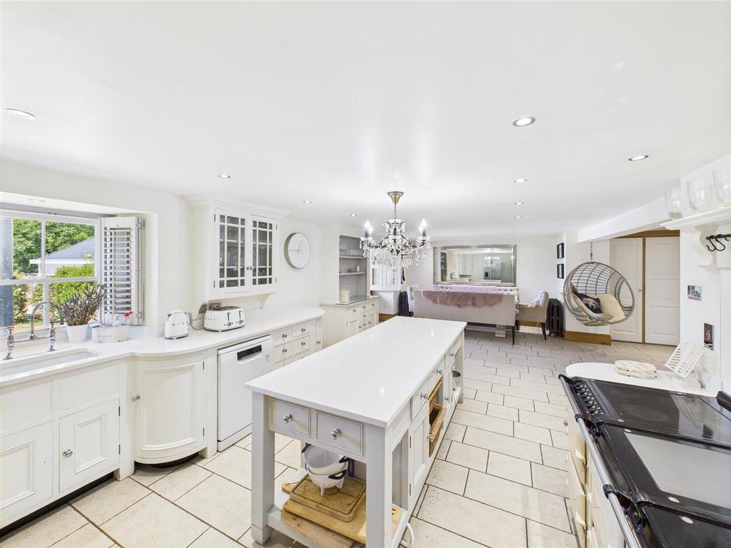 CAM04099 G0-PR0104-STILL029.jpg