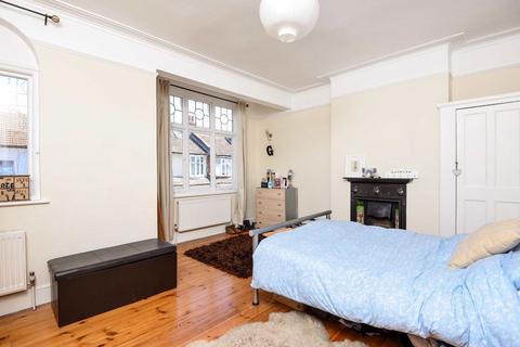 3 bedroom terraced house to rent, Brudenell Road, London SW17