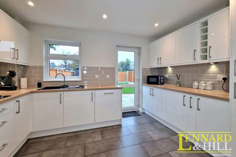 16 Comfrey Court, Grays, RM17 6TN