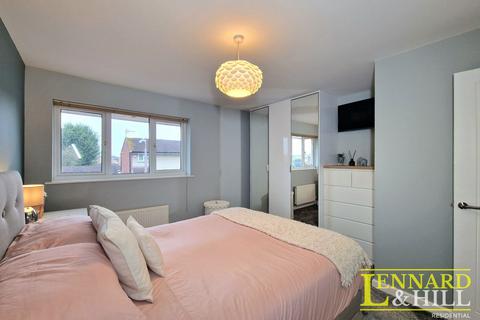 16 Comfrey Court, Grays, RM17 6TN