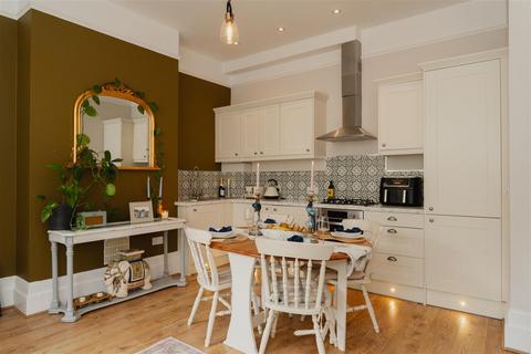 2 bedroom apartment for sale, Doods Road, Reigate