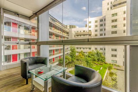 2 bedroom flat for sale, Vermilion Building, Royal Docks, London, E16