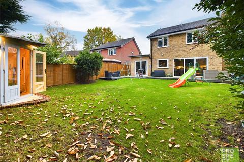 4 bedroom detached house for sale, Nightingale Close, Farnborough, Hampshire, GU14