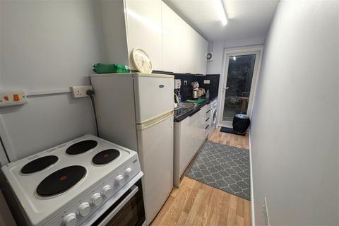 Studio to rent, St Marys