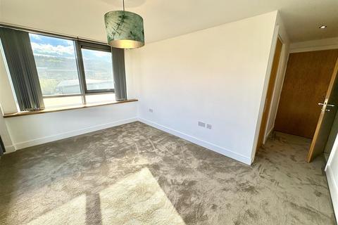 2 bedroom flat for sale, Silk Mill, Elland