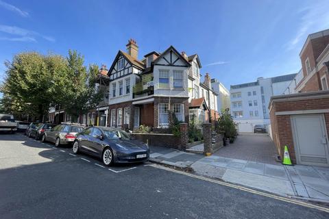 Studio to rent, York Avenue, Hove, East Sussex