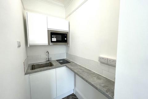 Studio to rent, York Avenue, Hove, East Sussex