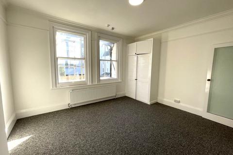 Studio to rent, York Avenue, Hove, East Sussex