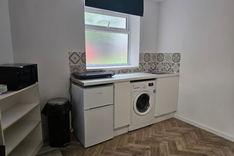 Studio to rent, Cumberland Road, Plaistow, London, E13