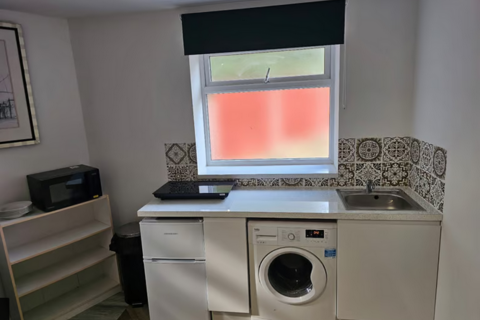 Studio to rent, Cumberland Road, Plaistow, London, E13